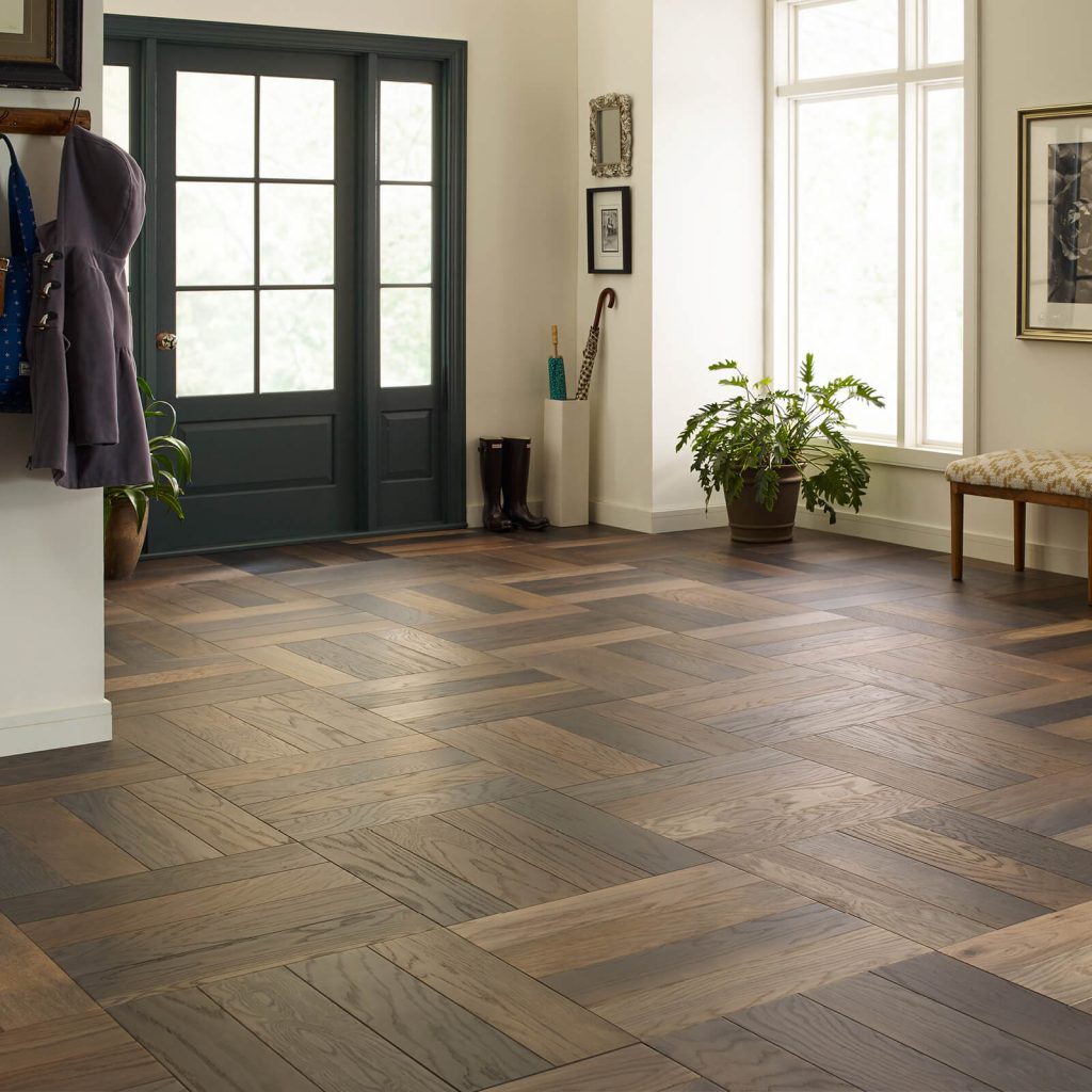 Hardwood Flooring in living room | Vic's Carpet & Flooring
