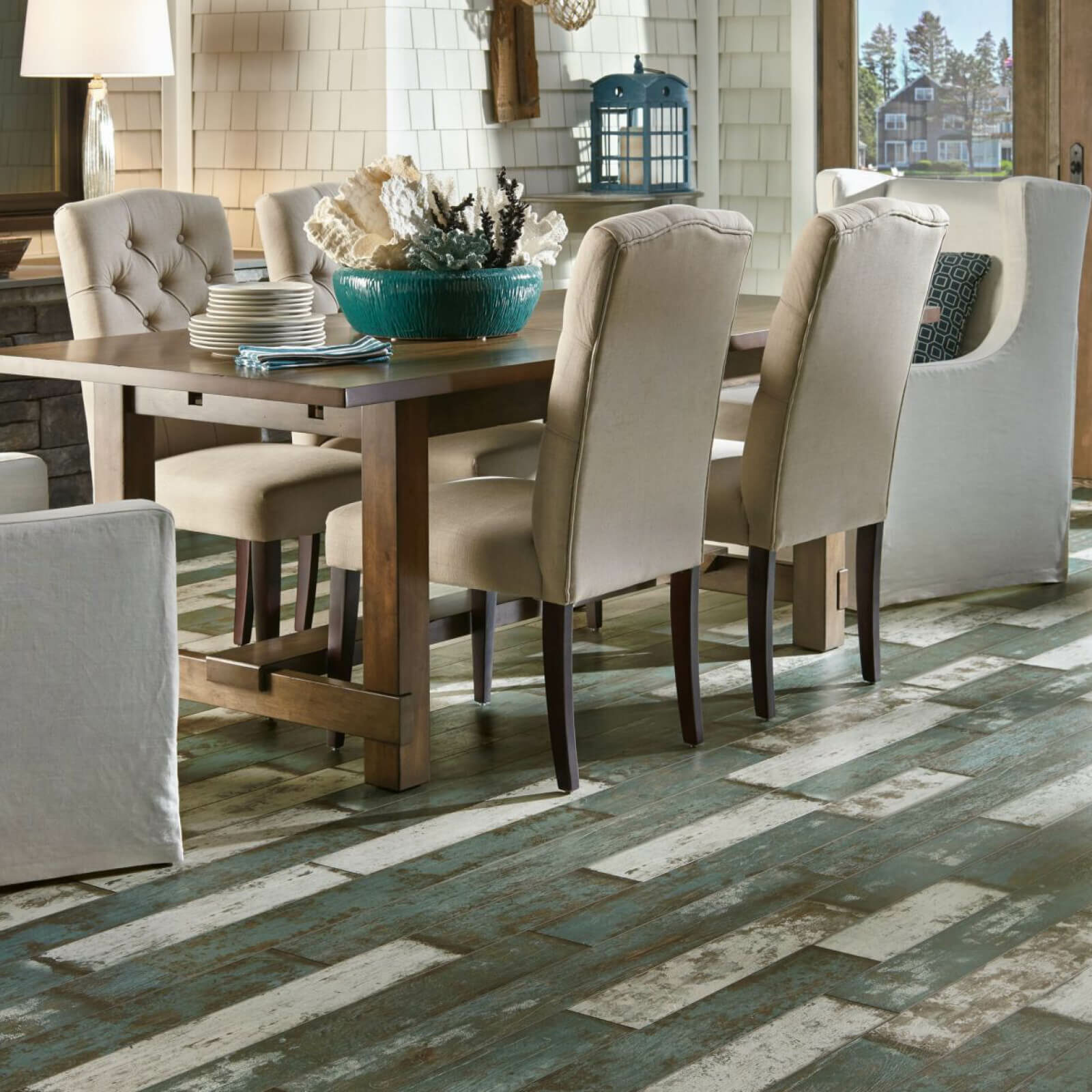 Laminate flooring of dining room | Vic's Carpet & Flooring